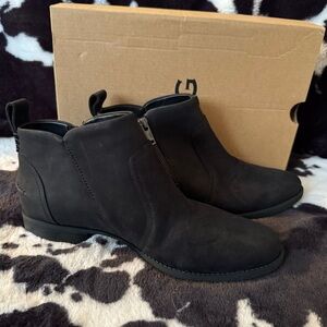 UGG W AUREO II BLACK ANKLE BOOTS SIZE 9